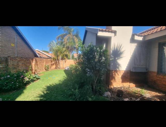 2 BEDROOM TOWNHOUSE FOR SALE IN AMBERFIELD